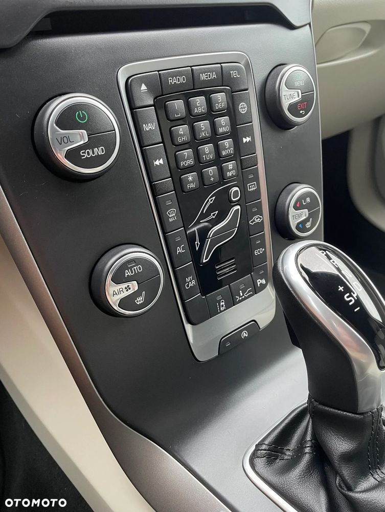 Volvo V40 T2 Geartronic Summum - 11