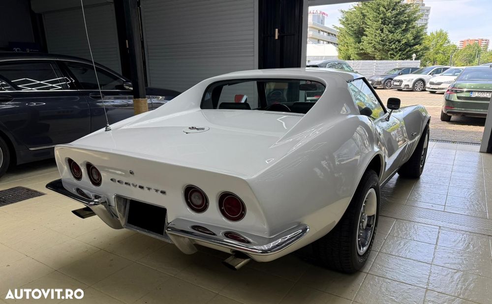 Chevrolet Corvette - 4