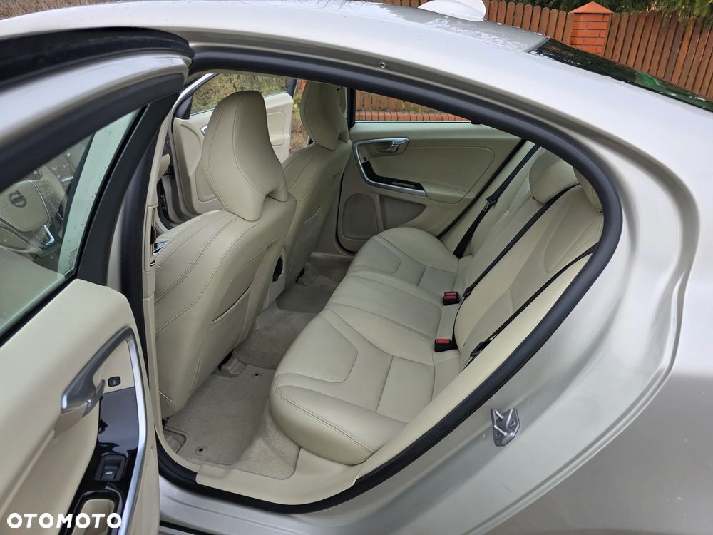 Volvo S60 D4 Geartronic Summum - 27