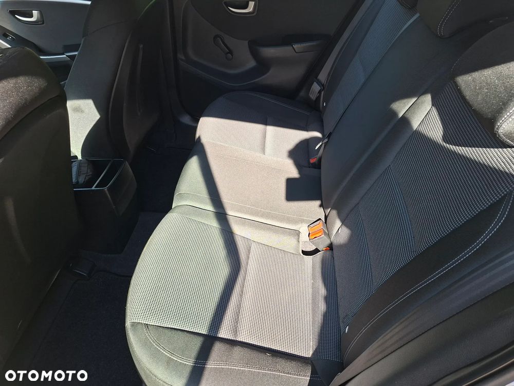 Hyundai i30 blue Kombi 1.4 Classic - 13