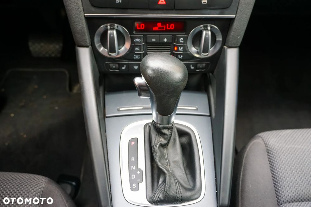 Audi A3 Sportback 1.6 S tronic Ambiente - 8