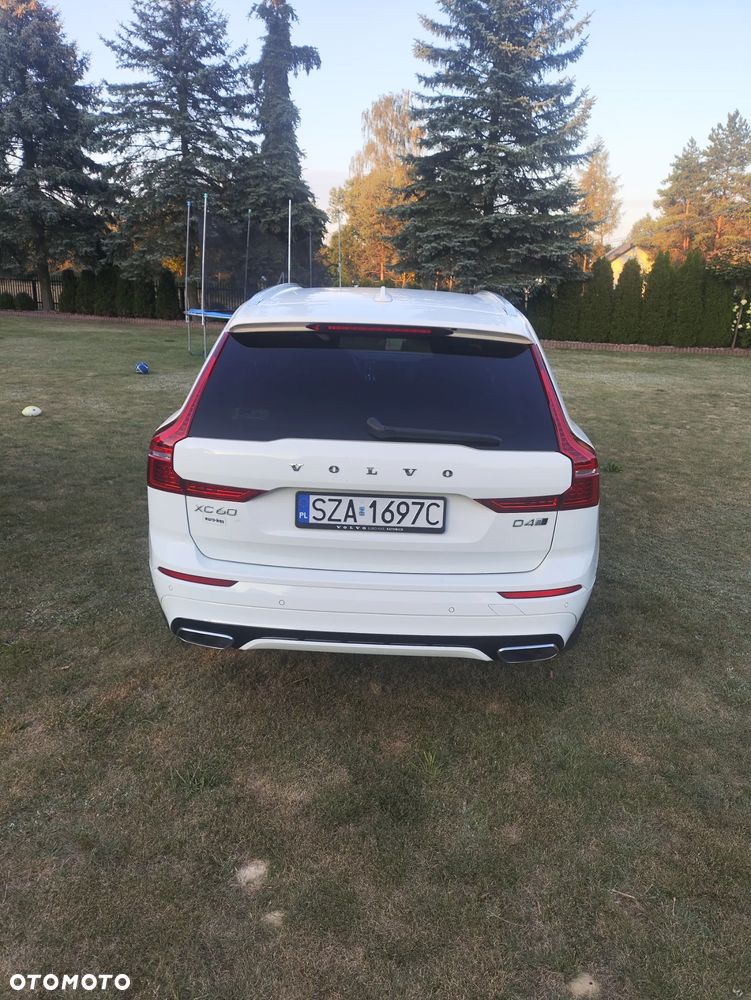 Volvo XC 60 D4 AWD R-Design - 3