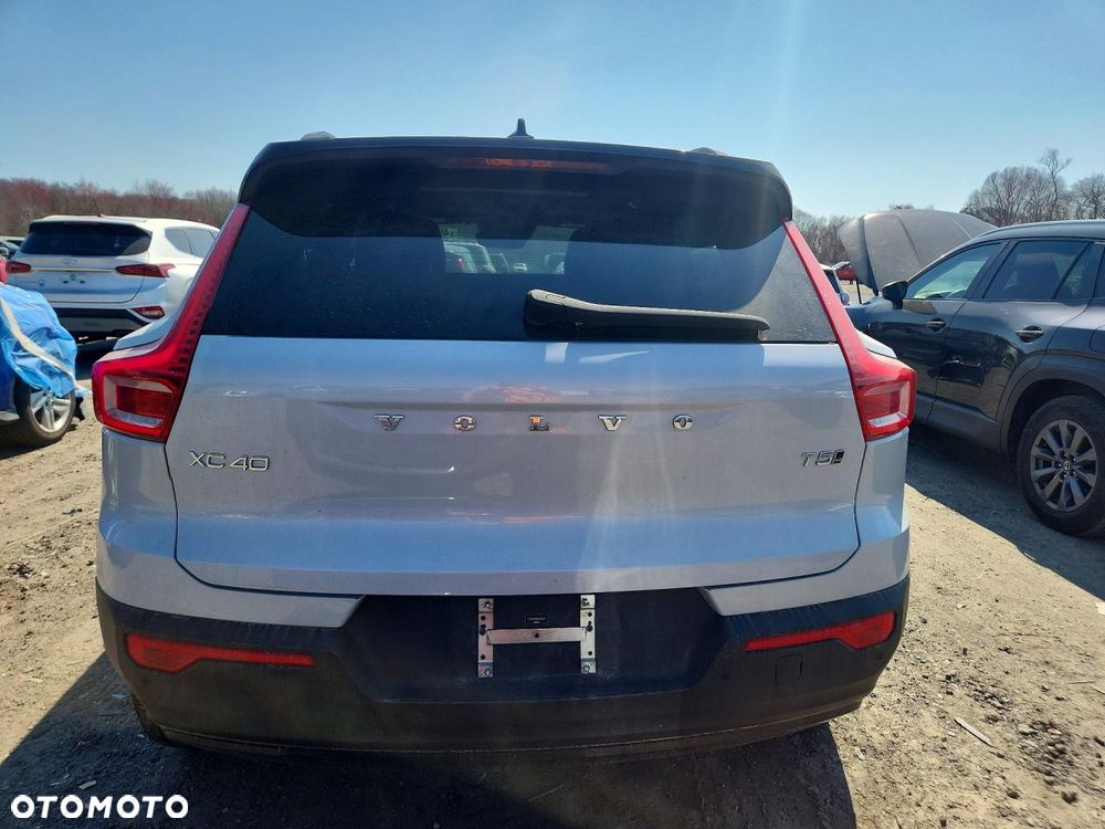 Volvo XC 40 T5 AWD R-Design - 2