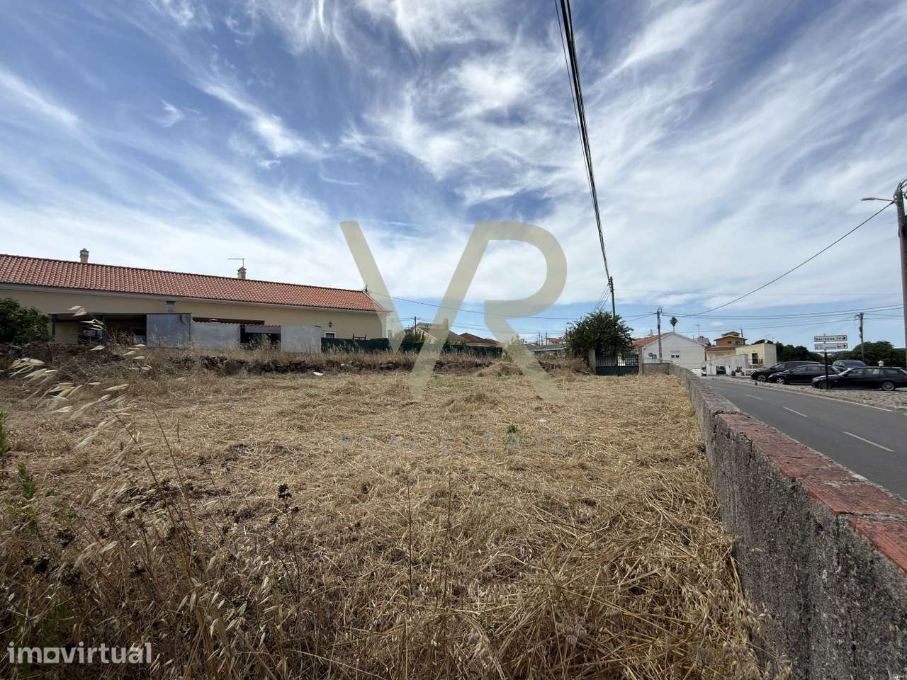 Terreno urbano com enorme potencial para concretizar o projeto da sua - Grande imagem: 2/23