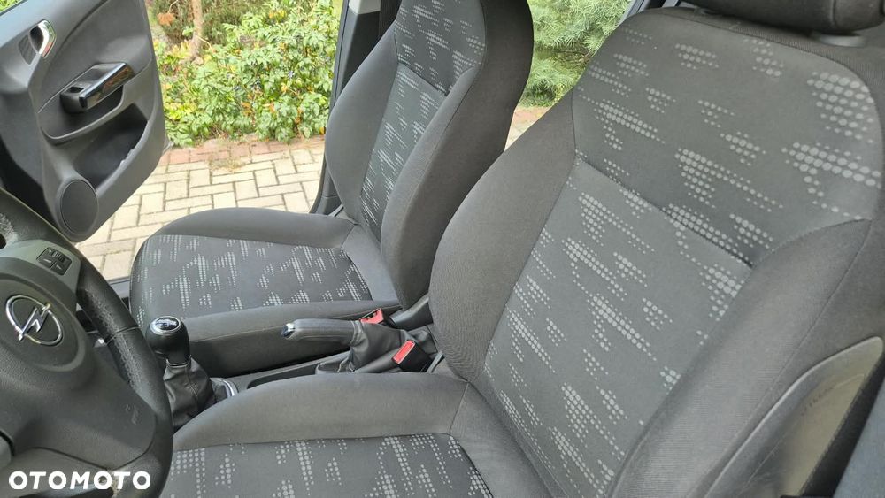 Opel Corsa 1.2 16V Essentia - 8