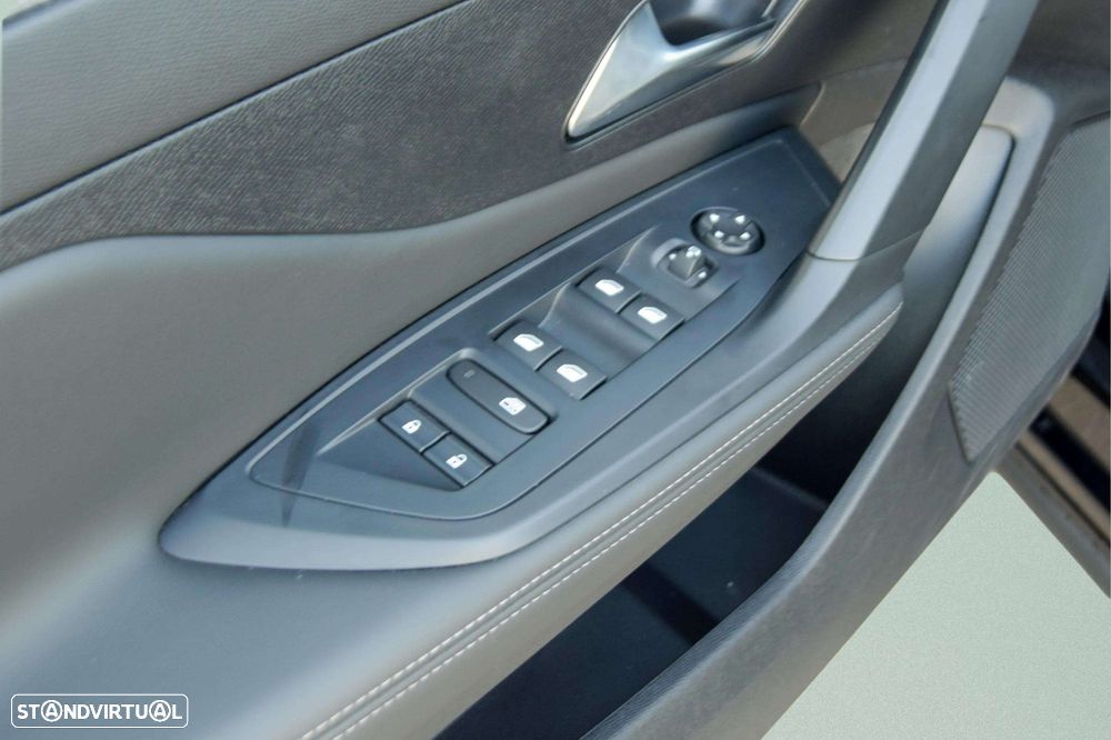Peugeot 408 1.2 Hybrid Allure e-DCS6 - 24