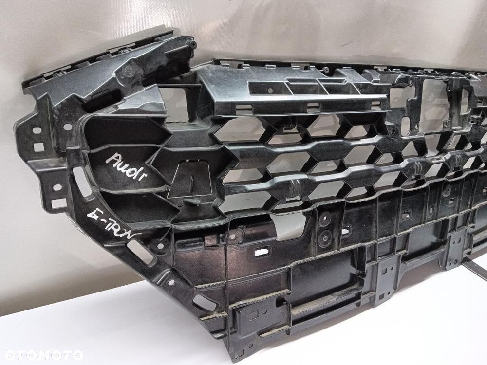 WZMOCNIENIE GRILLA ATRAPA AUDI E-TRON 4KE807233 - 2