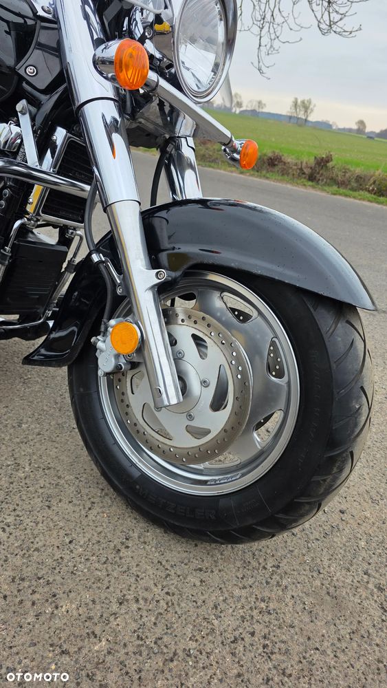 Suzuki Intruder - 16