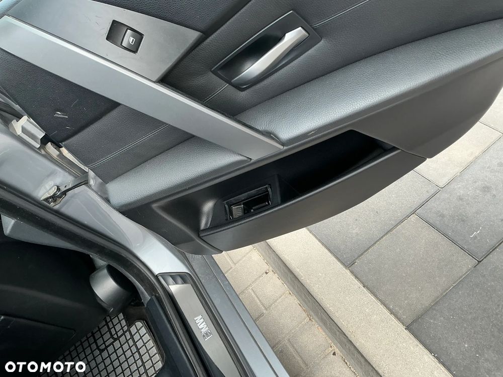 BMW Seria 5 525d - 15