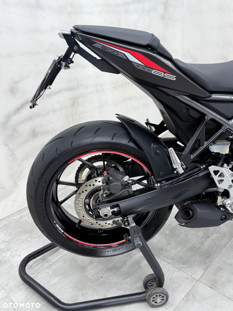 Suzuki GSX - 12