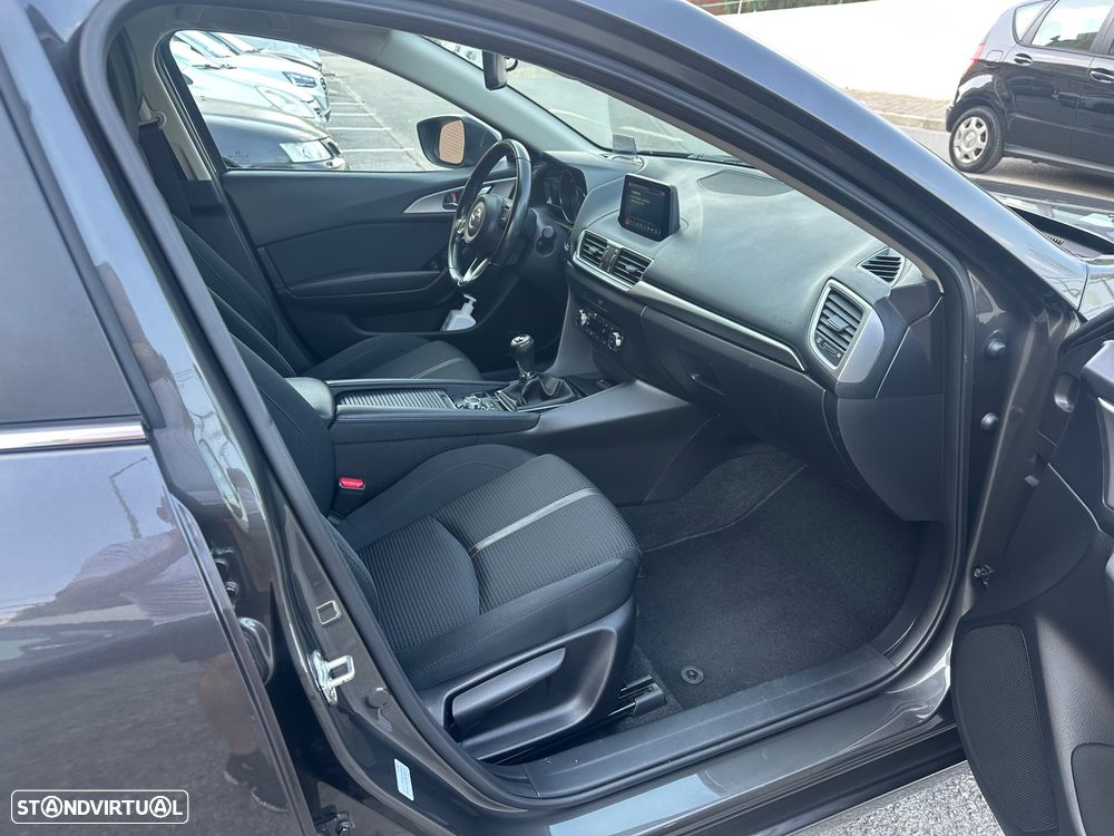 Mazda 3 Hatchback - 12