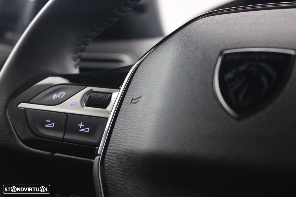 Peugeot e-2008 54 kWh Allure - 11