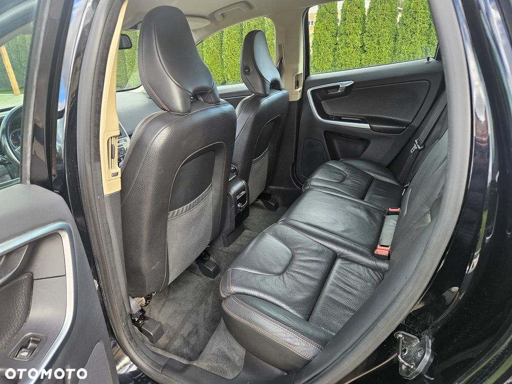 Volvo XC 60 2.4D AWD RDesign - 28