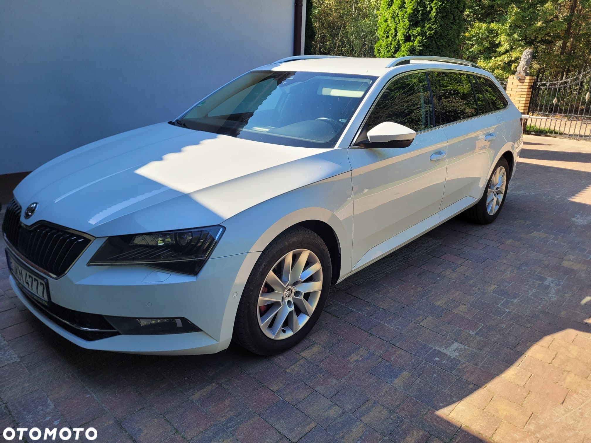 Skoda Superb 2.0 TDI DSG Premium Edition - 4