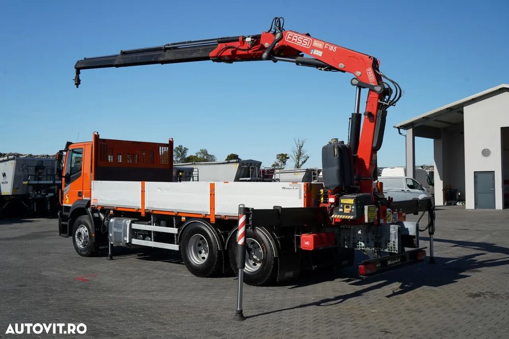 Iveco STRALIS 420 / 6X2 / LIVRARE 6.5m + HDS FASSI. F185 CAPACITATE MAXIMĂ DE ÎNCĂRCARE 5750 KG / RADIOCOMANDĂ / ROTATOARE / ANVELOPE 100% / - 4