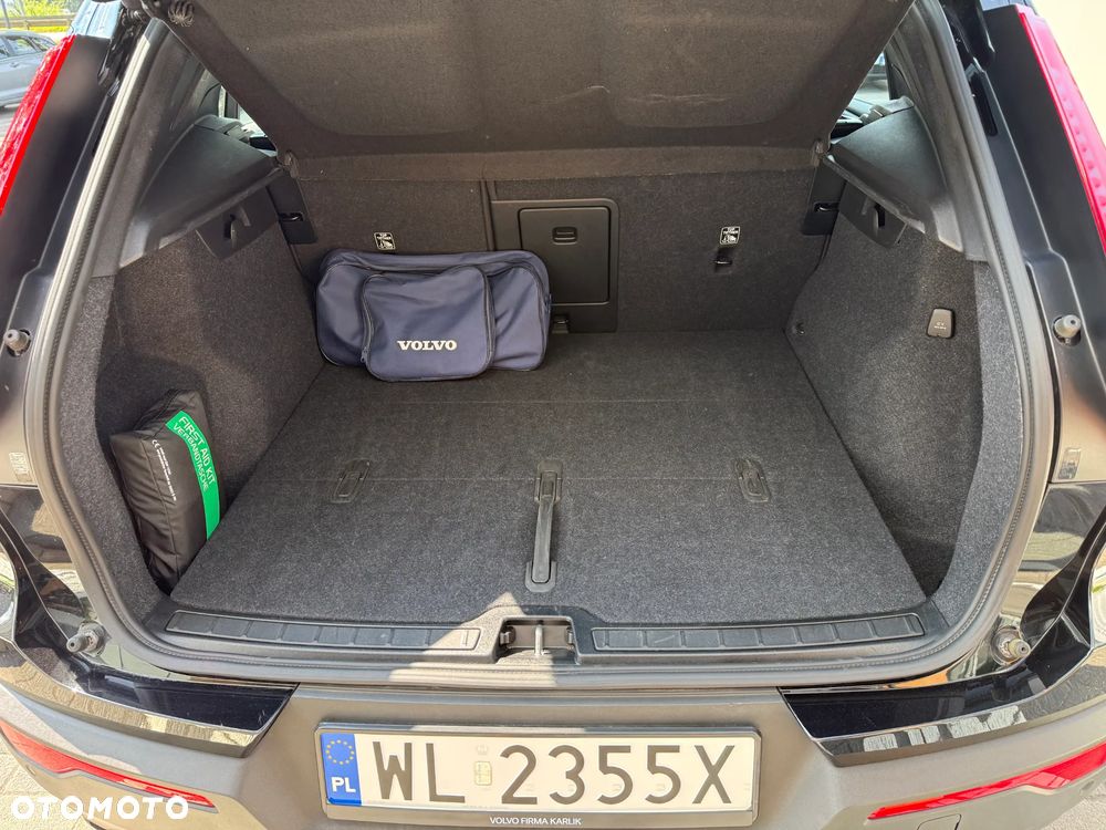 Volvo XC 40 B3 Plus Dark - 38
