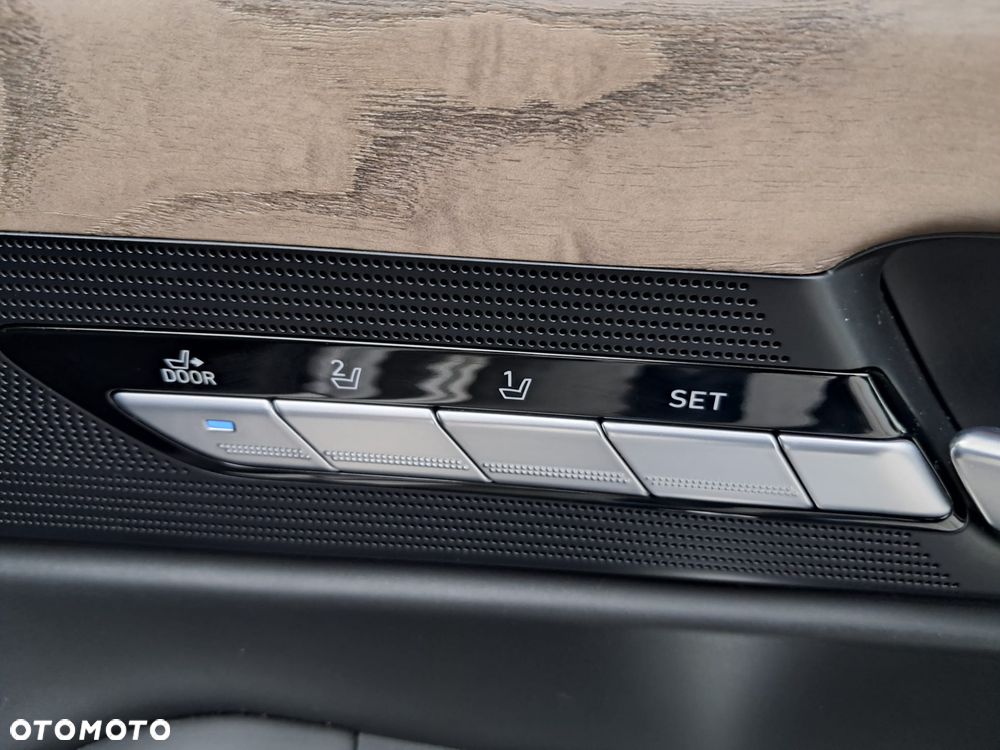 Genesis G90 - 13