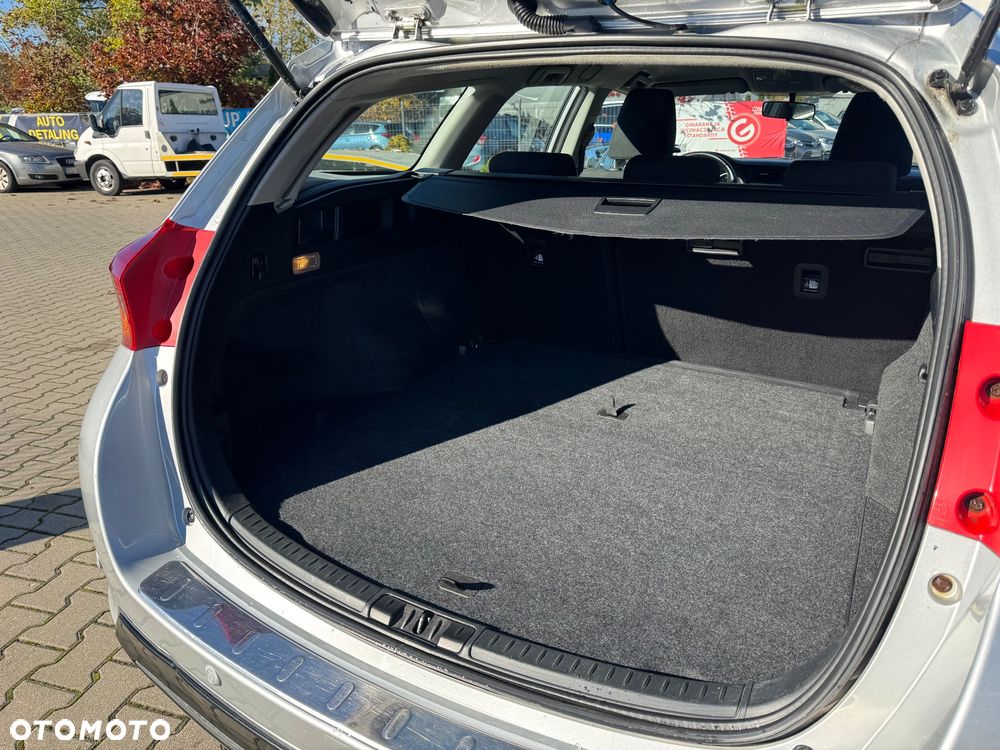 Toyota Auris 1.6 Premium - 24