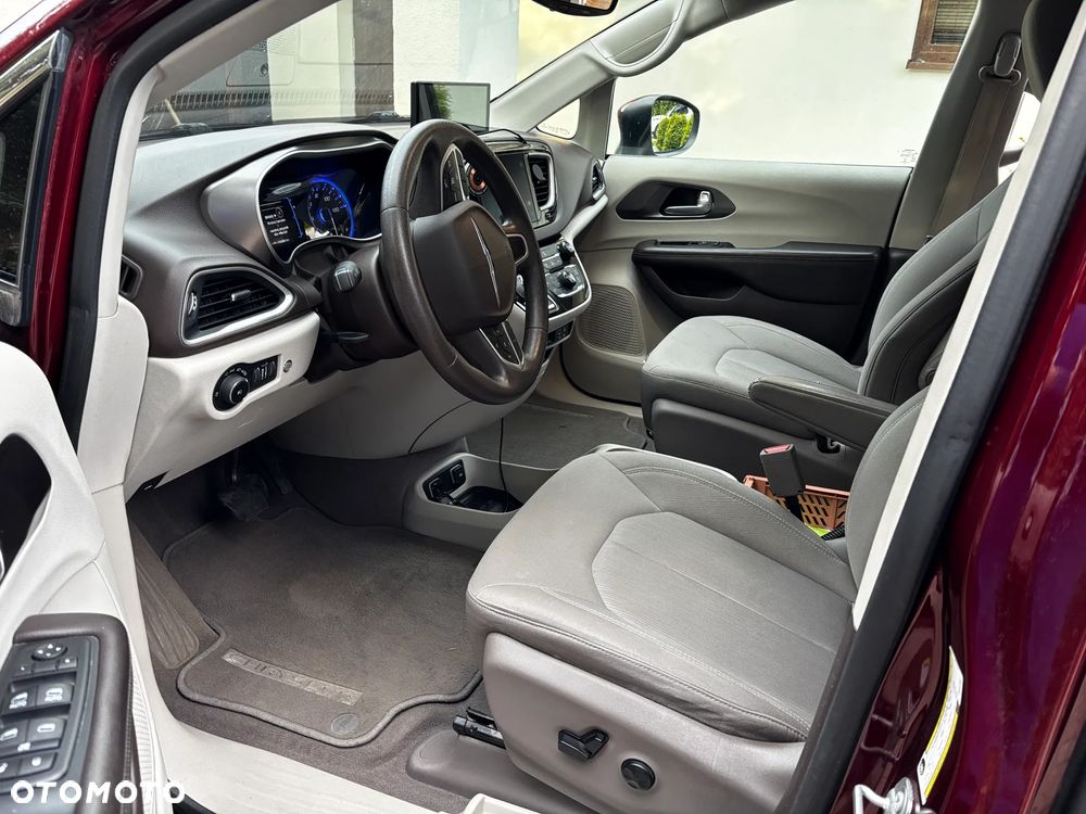Chrysler Pacifica - 8