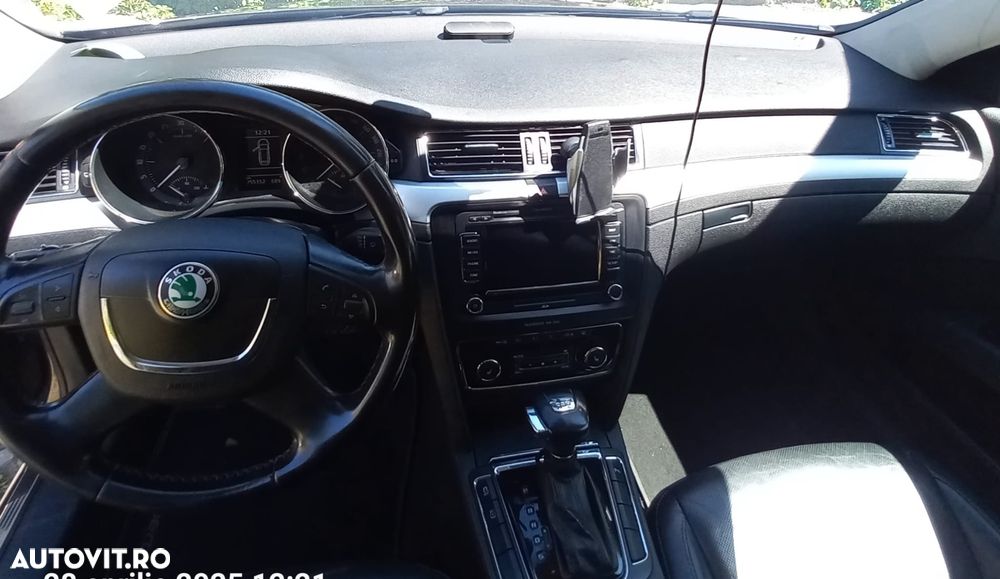 Skoda Superb 2.0 TDI Ambition DSG - 8