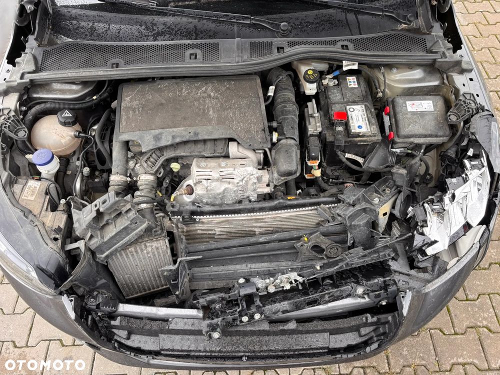 Peugeot 208 - 16