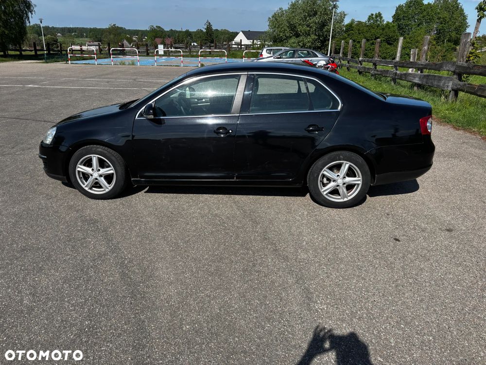 Volkswagen Jetta 1.9 TDI Trendline - 3