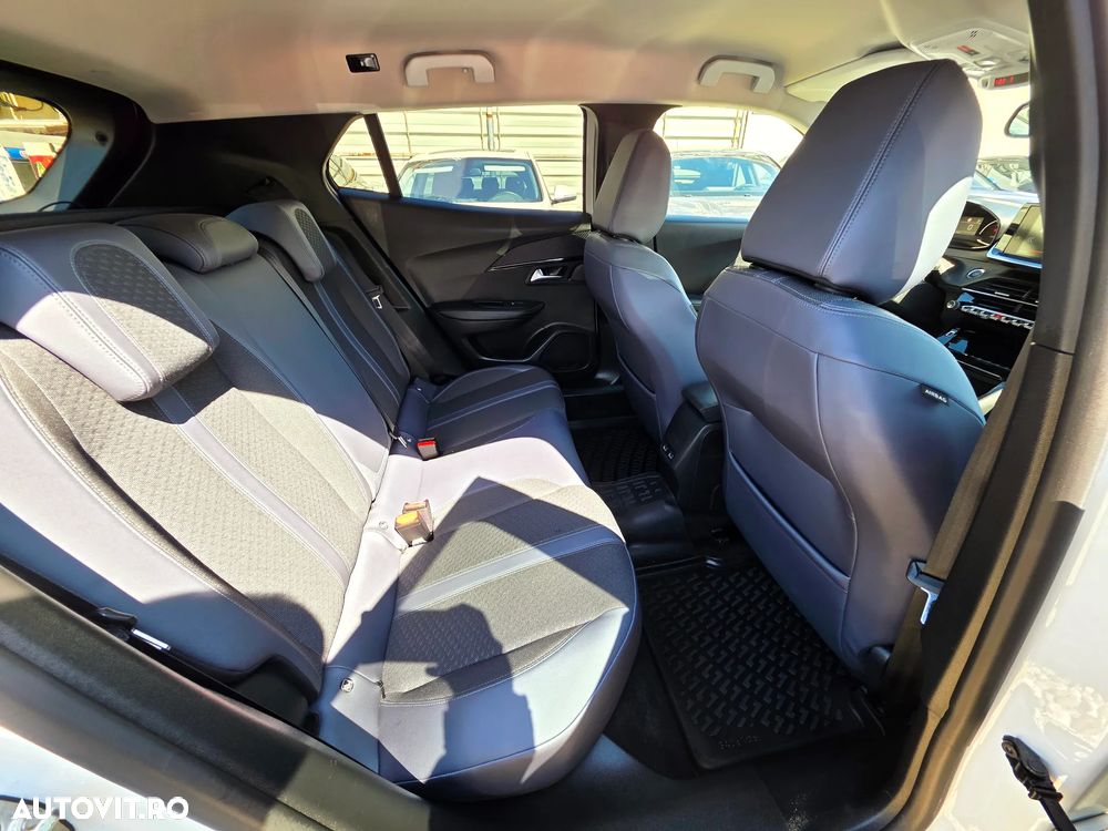 Peugeot 2008 PureTech 130 EAT8 GT - 17