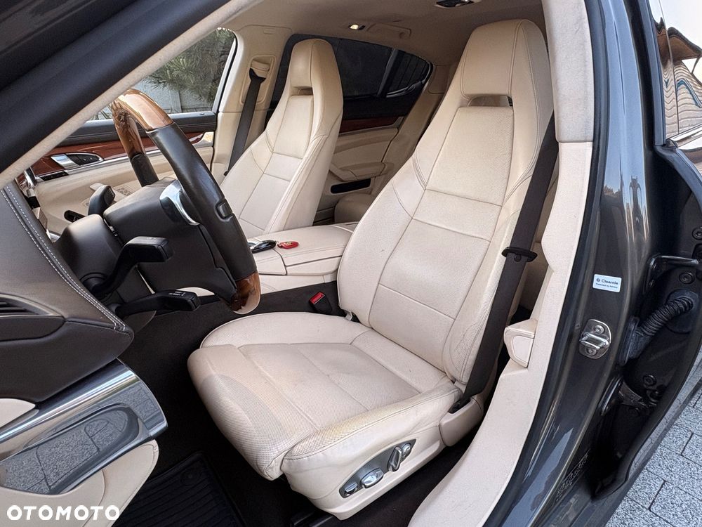 Porsche Panamera 4S Executive - 23
