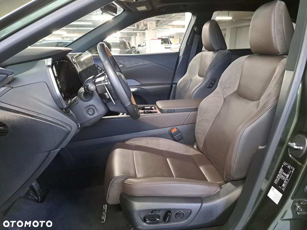 Lexus RX 450h+ Omotenashi - 11