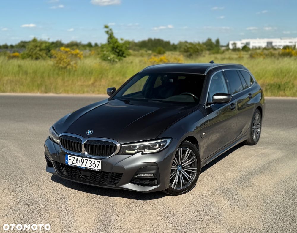 BMW Seria 3 330e M Sport - 1
