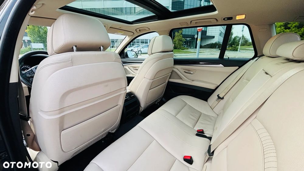BMW Seria 5 525d xDrive Luxury Line - 7