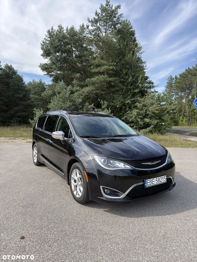 Chrysler Pacifica - 3