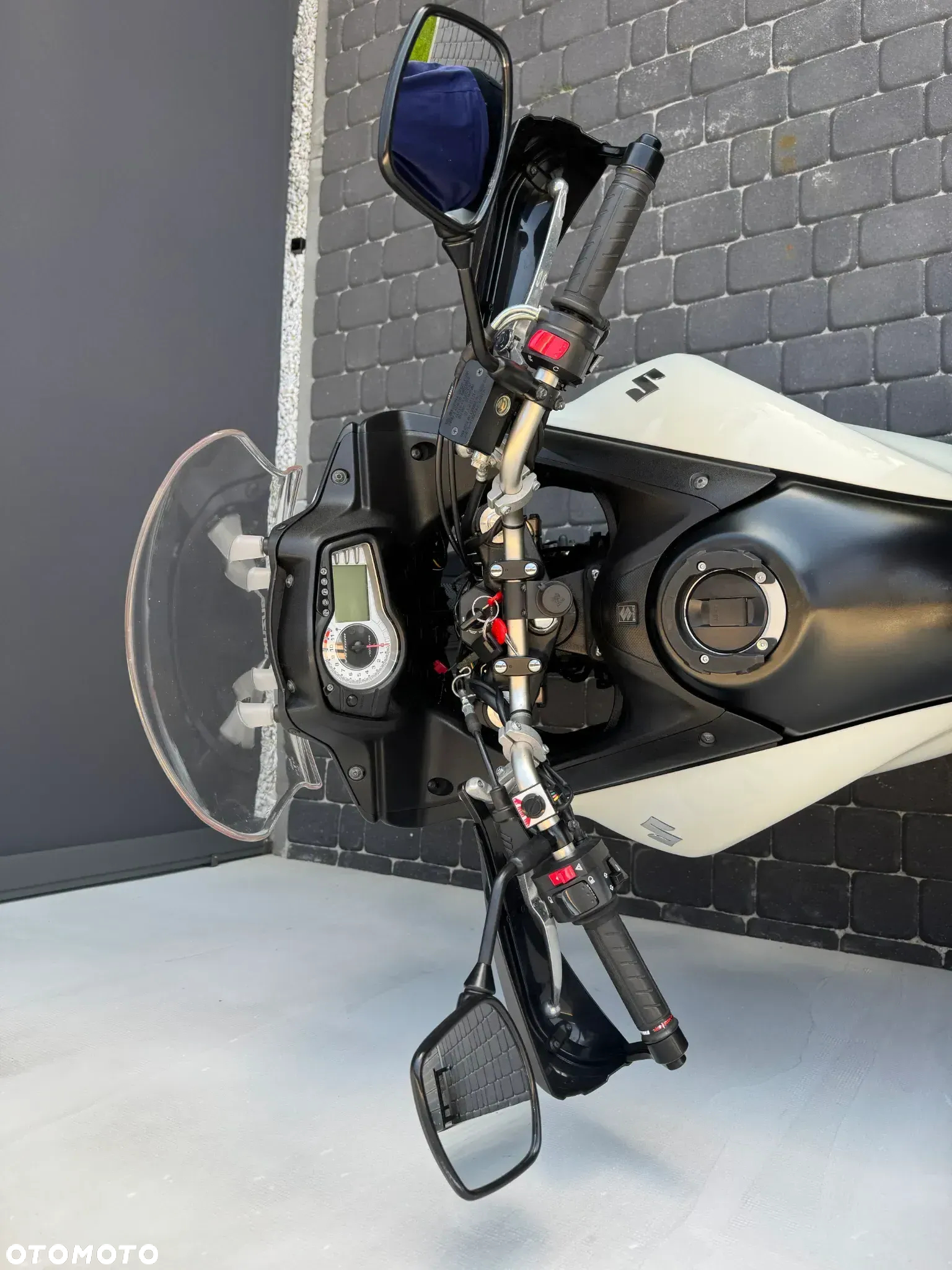 Suzuki V-STROM - 14