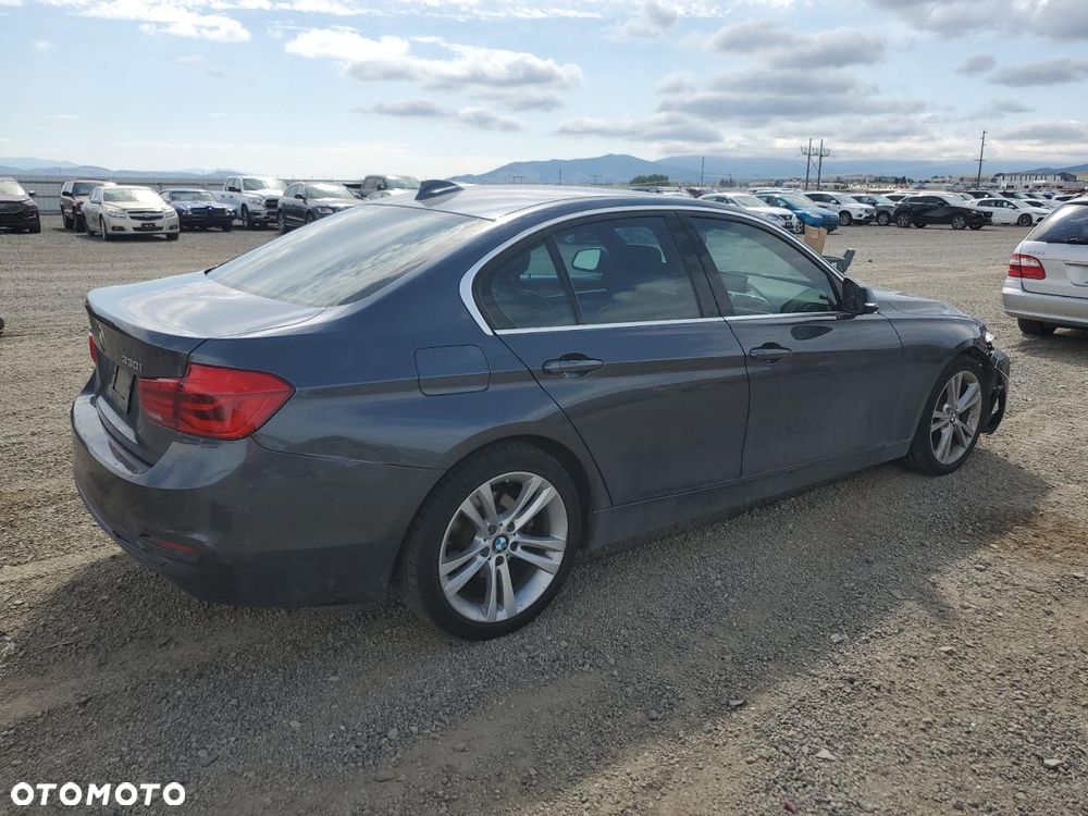 BMW Seria 3 330i xDrive Edition Luxury Line Purity - 3