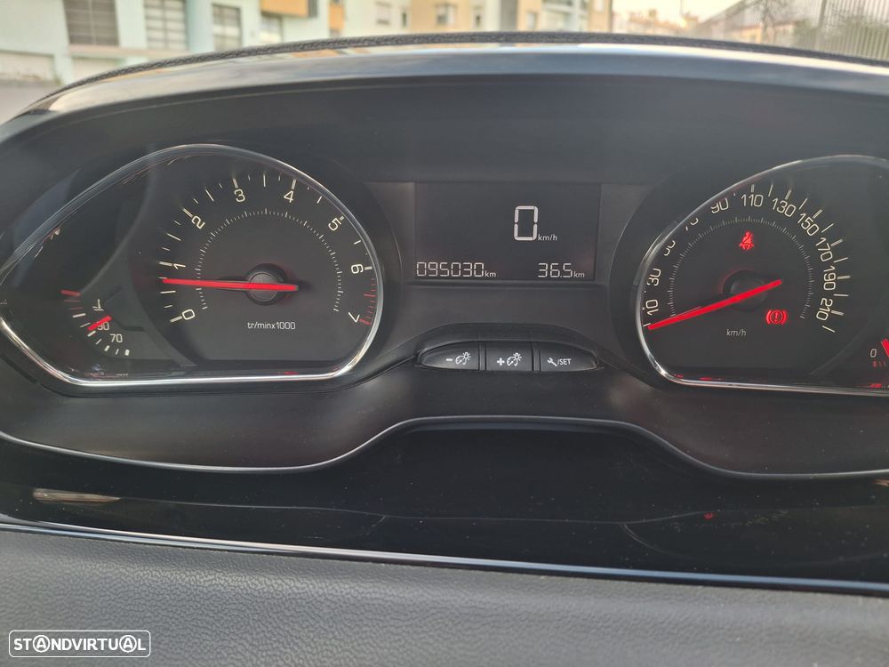 Peugeot 208 1.2 VTi SE Style - 7