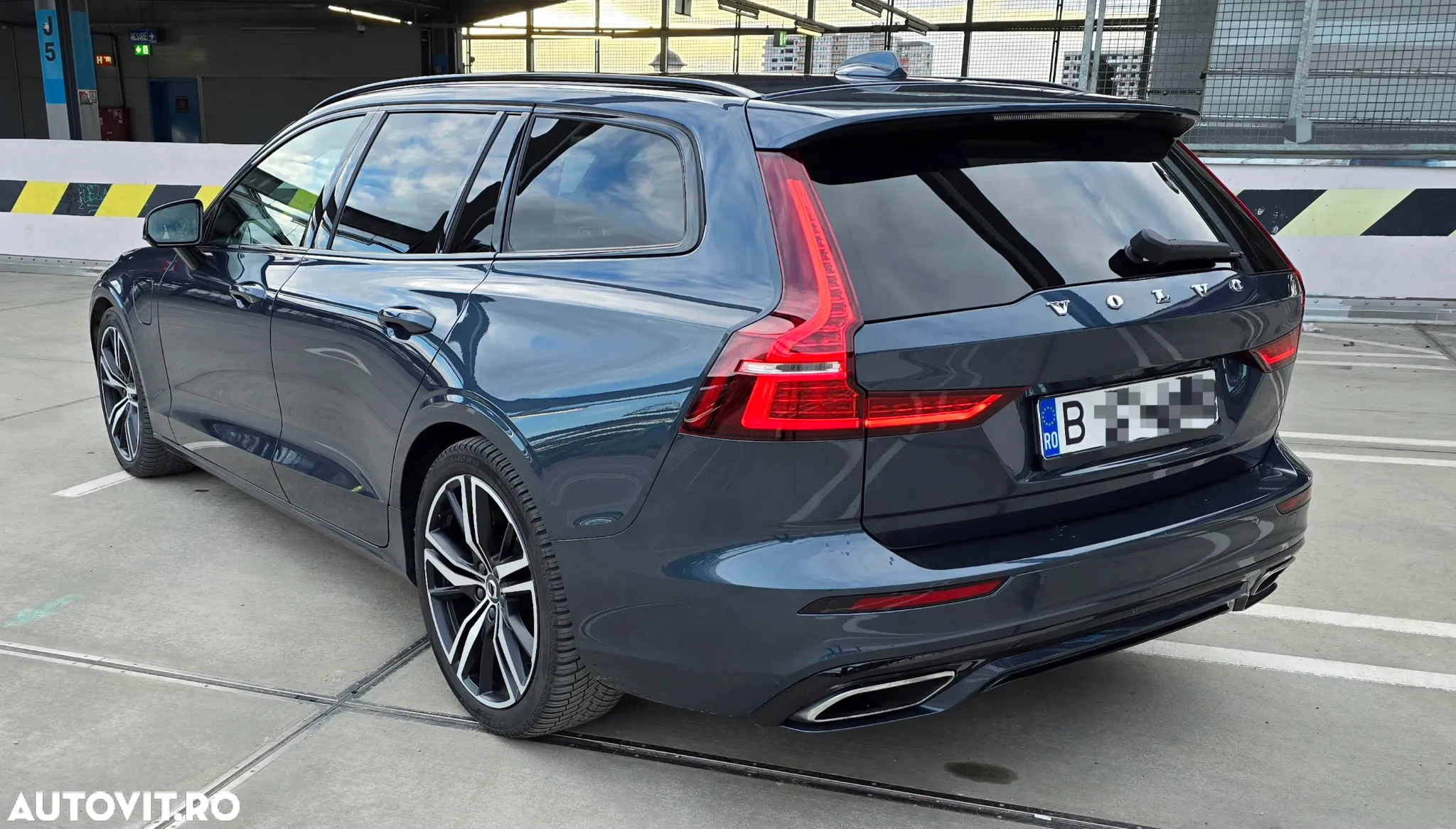 Volvo V60 T8 AWD Twin Engine Geartronic R-Design - 4