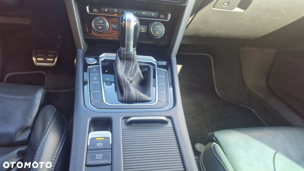 Volkswagen Passat - 12