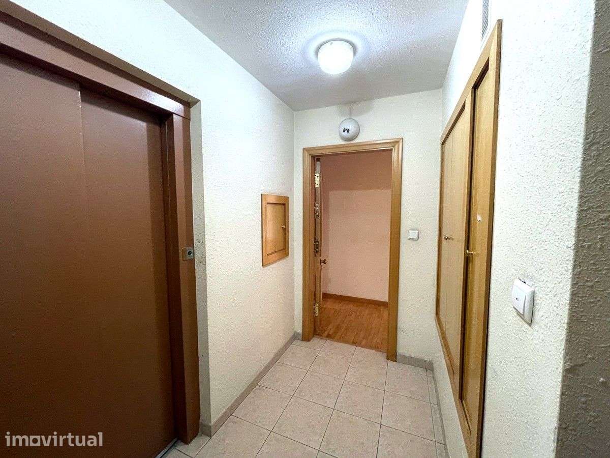 Apartamento T3 em Alhos Vedros com garagem e varanda - Grande imagem: 3/15