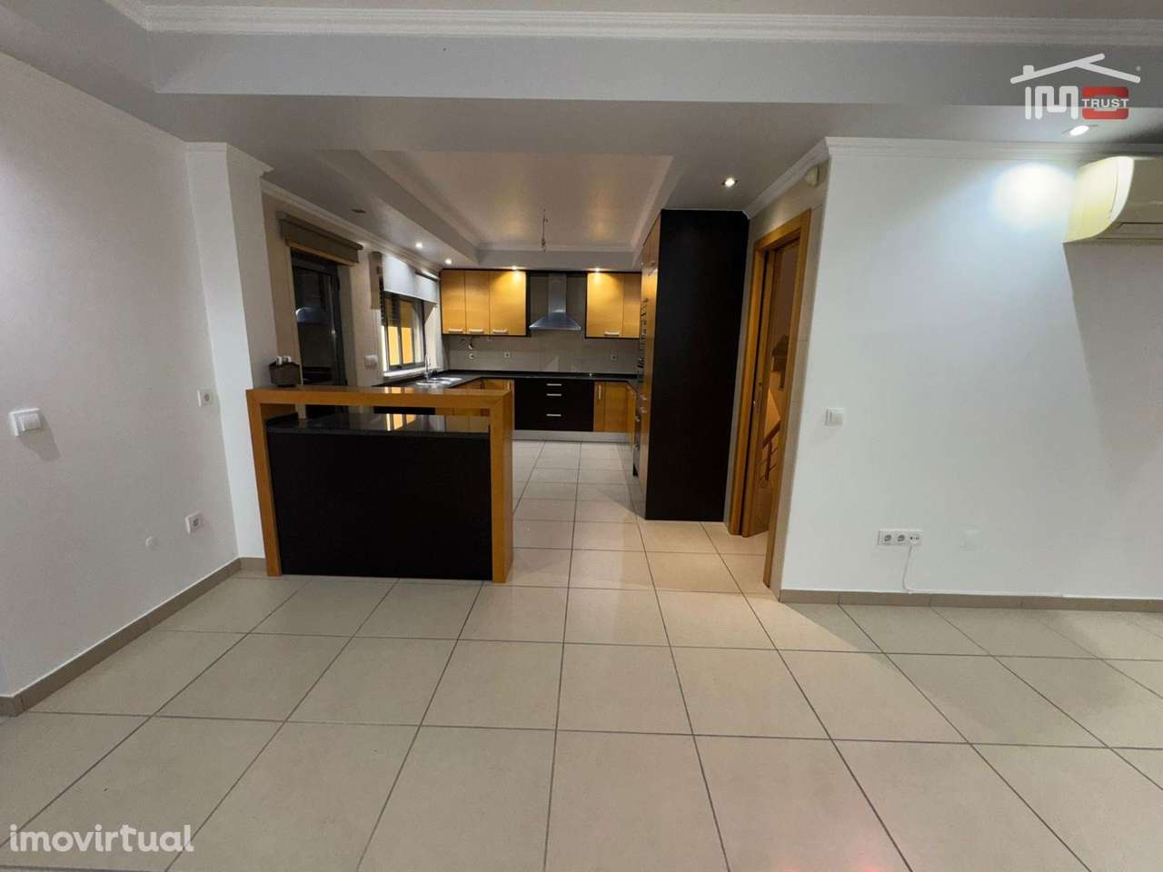 Moradia T4 Espaçosa com Garagem para 5 Carros e Churrasqueira  Pinh... - Grande imagem: 2/21