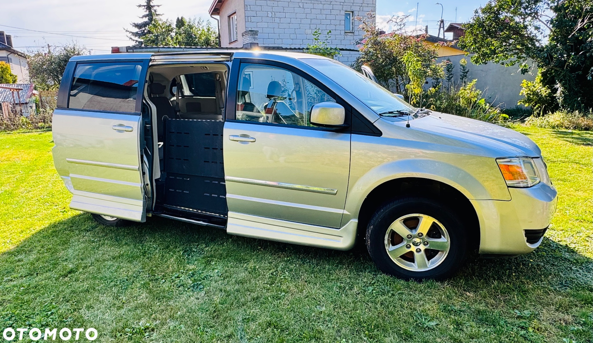 Dodge Caravan - 13