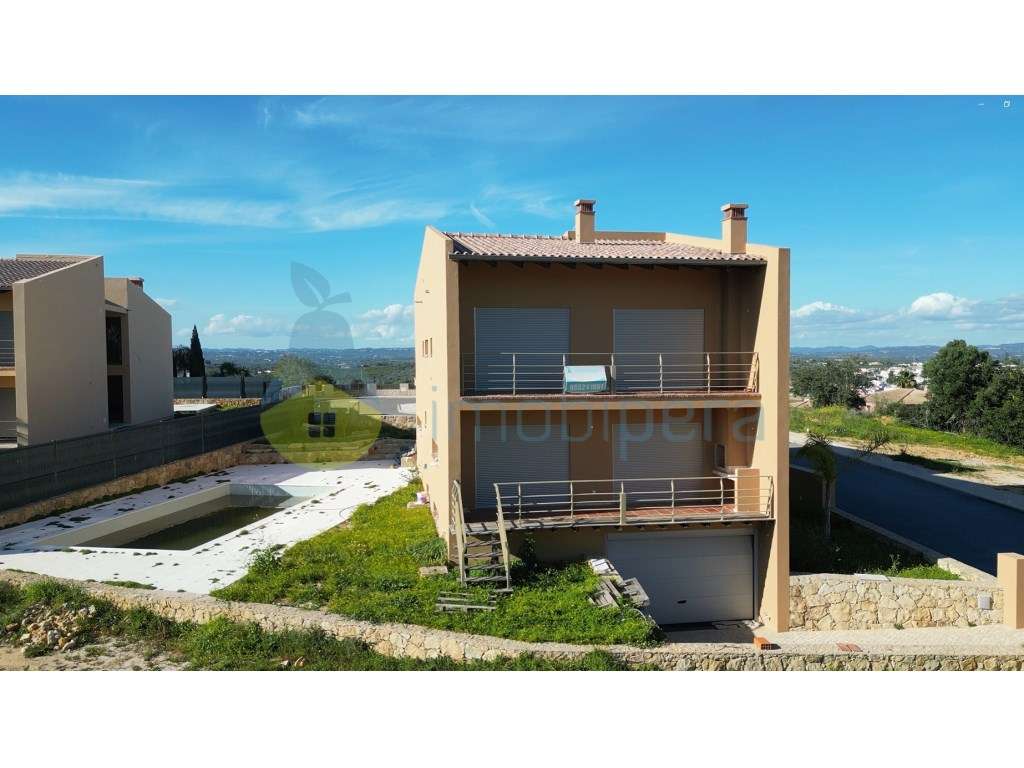Algoz - Moradia isolada com cave, rés-do-chão e 1ºandar, jardim e p... - Grande imagem: 3/10