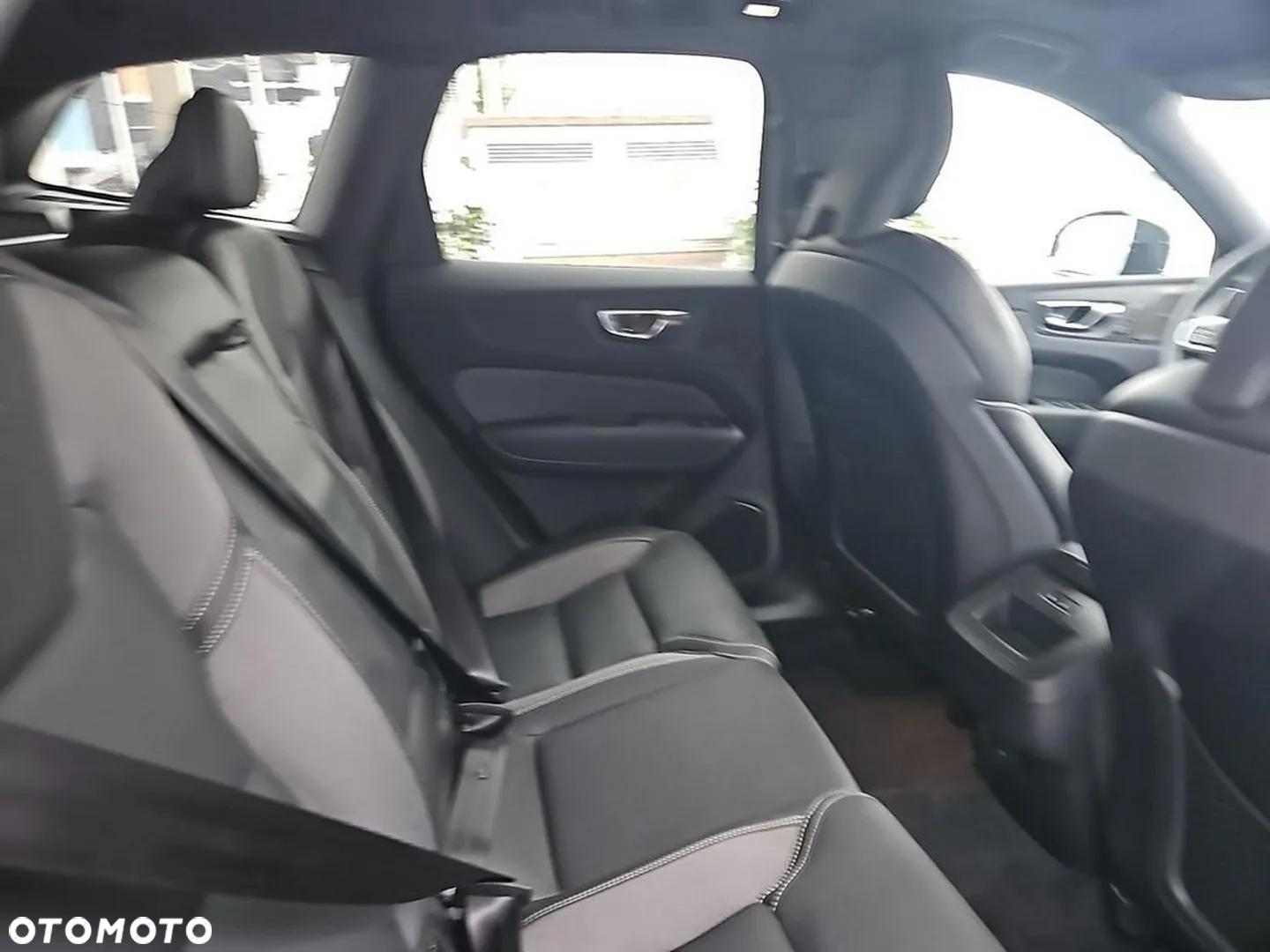 Volvo XC 60 B4 B Plus Dark - 21