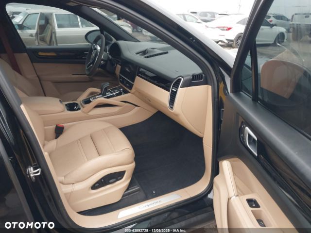 Porsche Cayenne - 12