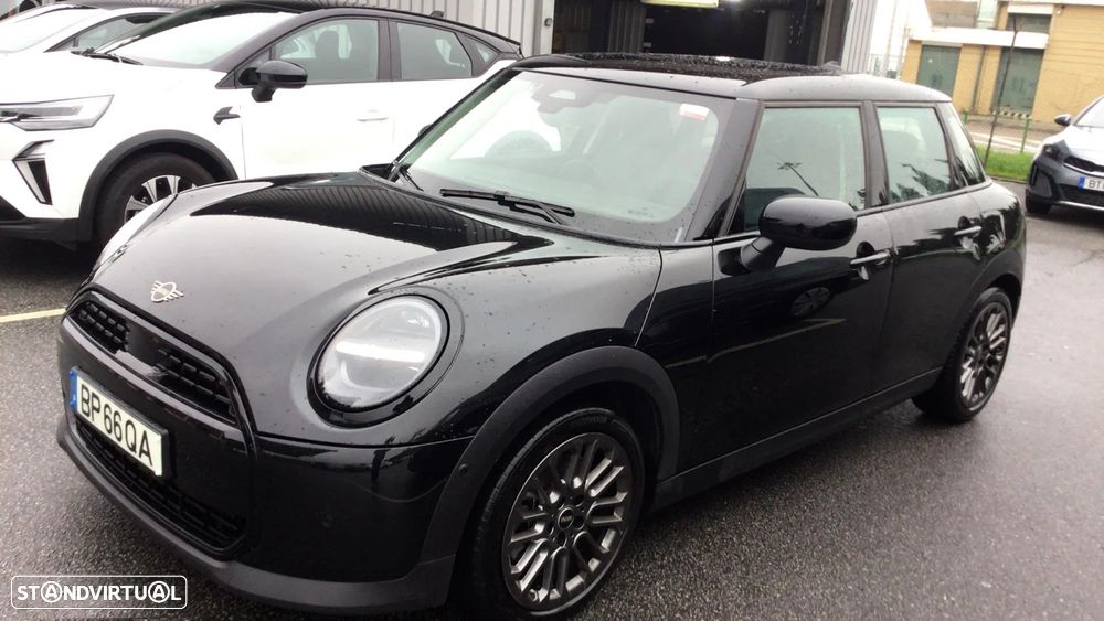 MINI 5 Portas Cooper Premium Essential Auto - 2