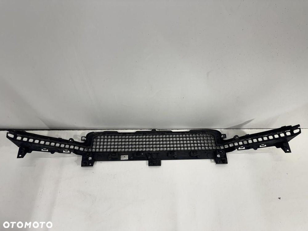 Kratka środkowa zderzak przód Land Rover Defender l8b2-17f791-a - 2