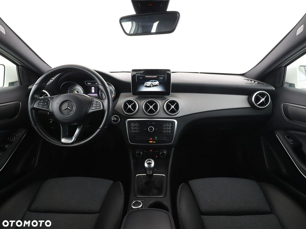 Mercedes-Benz GLA - 15