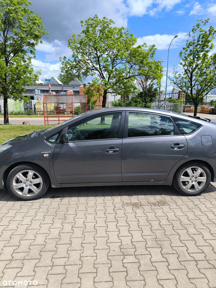 Toyota Prius - 3