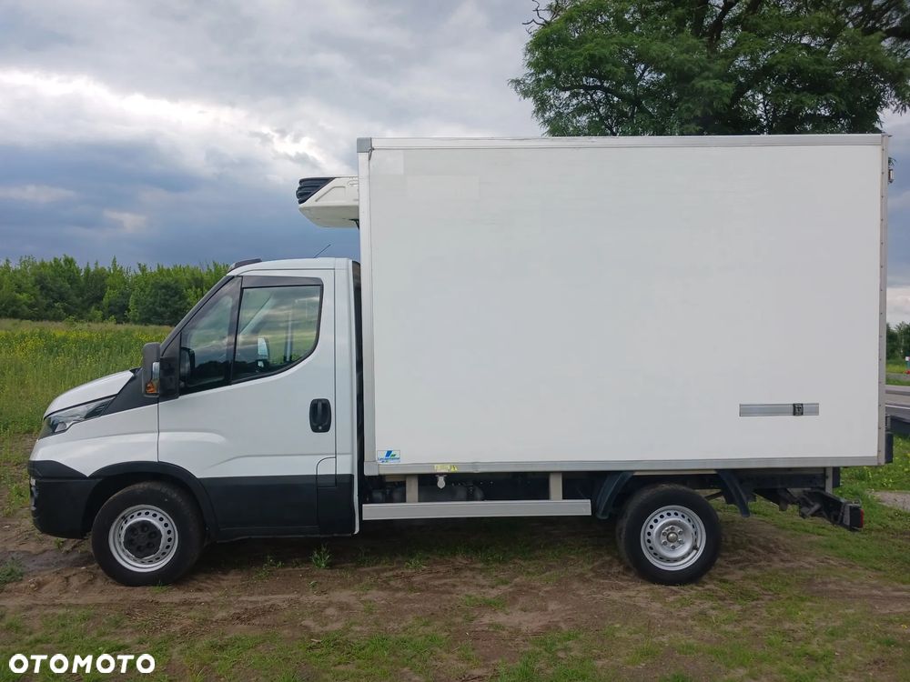 Iveco Daily 35S11 E5 Izoterma 2016r Chłodnia 289 tyś km Mroźnia Agregat zasilanie zew 230V - 6