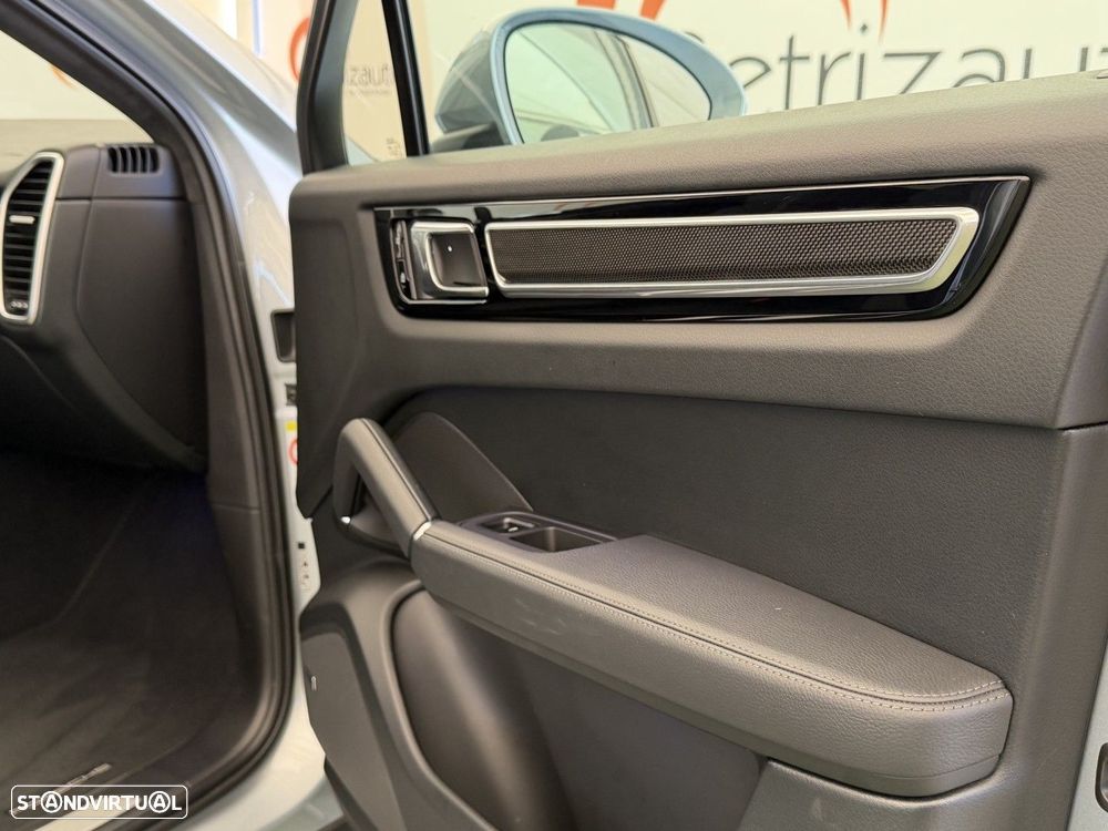 Porsche Cayenne Coupé E-Hybrid - 10