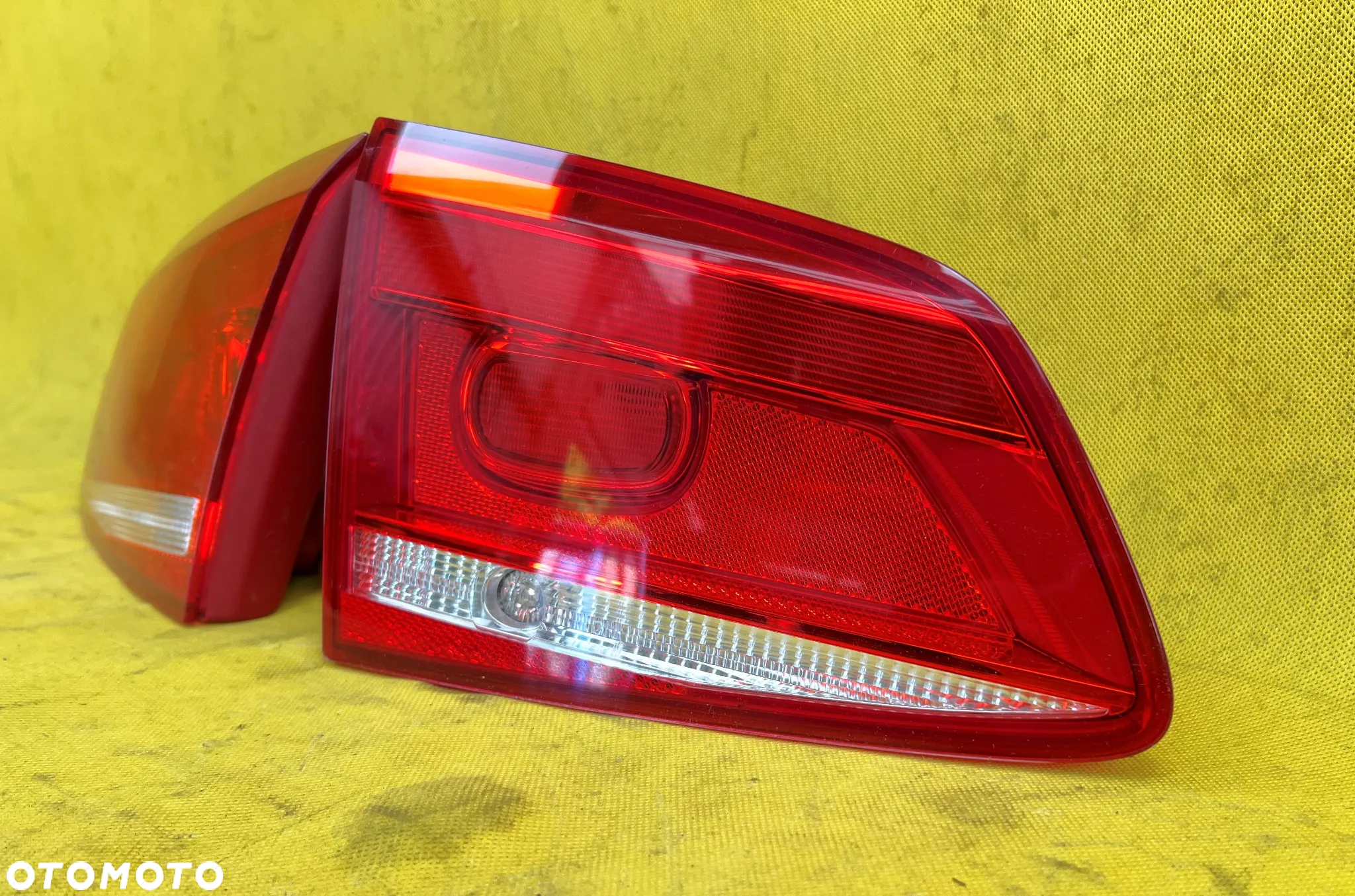 LAMPA PRAWA LEWA W KLAPĘ 3AF945094C 3AF945093L VW PASSAT B7 KOMBI ORYGINAŁ - 3